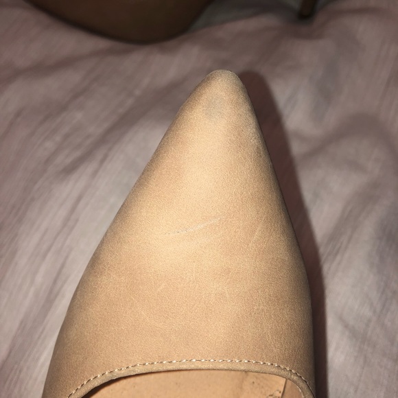 Tan Pointed Toe Pumps - Picture 4 of 4